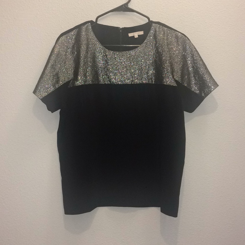 SALE! HYPR BLACK AND SILVER TOP SIZE LARGE